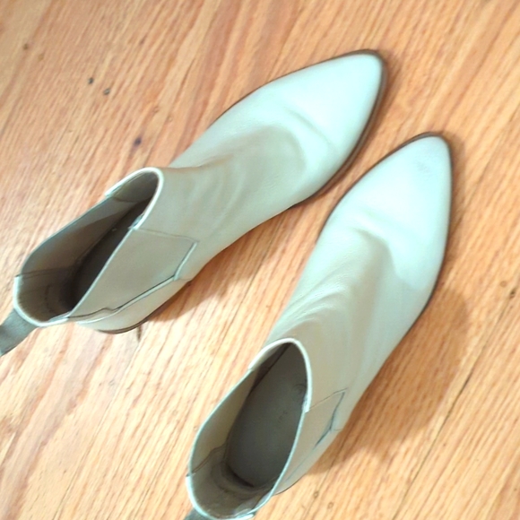 Chinese Laundry Filip Bootie - Picture 2 of 5